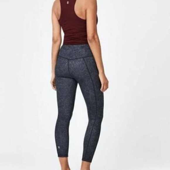 Sweaty Betty Reversible Black Rebel Roses Leggings Size Small - Picture 2 of 11